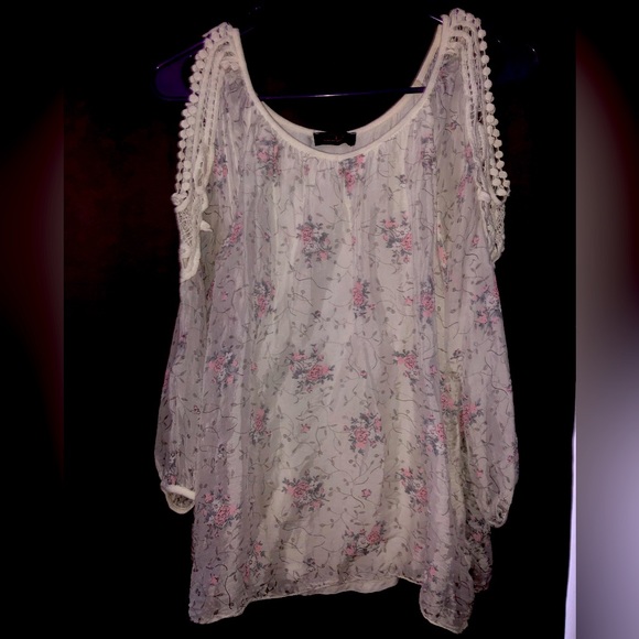 lola Tops - Open shoulder top
